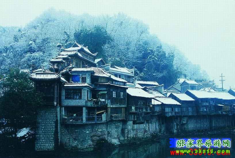 長(zhǎng)沙往返A(chǔ)8線：鳳凰古城、梵凈山、德夯苗寨汽車三日游