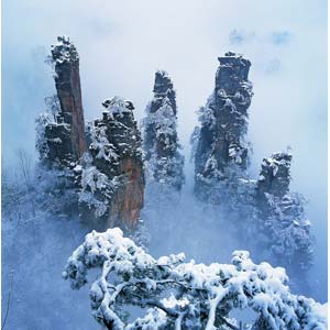單獨(dú)成團(tuán)O線：（張家界溫泉休閑線路）張家界、天子山、寶峰湖/黃龍洞、鳳凰古城 江埡溫泉/萬(wàn)福溫泉 五日游