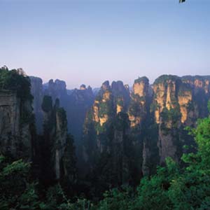 單獨(dú)成團(tuán)N線：張家界、天子山、寶峰湖、猛洞河漂流、鳳凰古城四晚五日湘西全景游