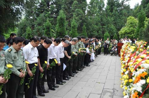 2012年5月10日下午3時，在湖南省張家界市天子山賀龍公園隆重舉行了