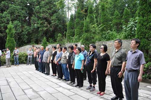 2012年5月10日下午3時，在湖南省張家界市天子山賀龍公園隆重舉行了